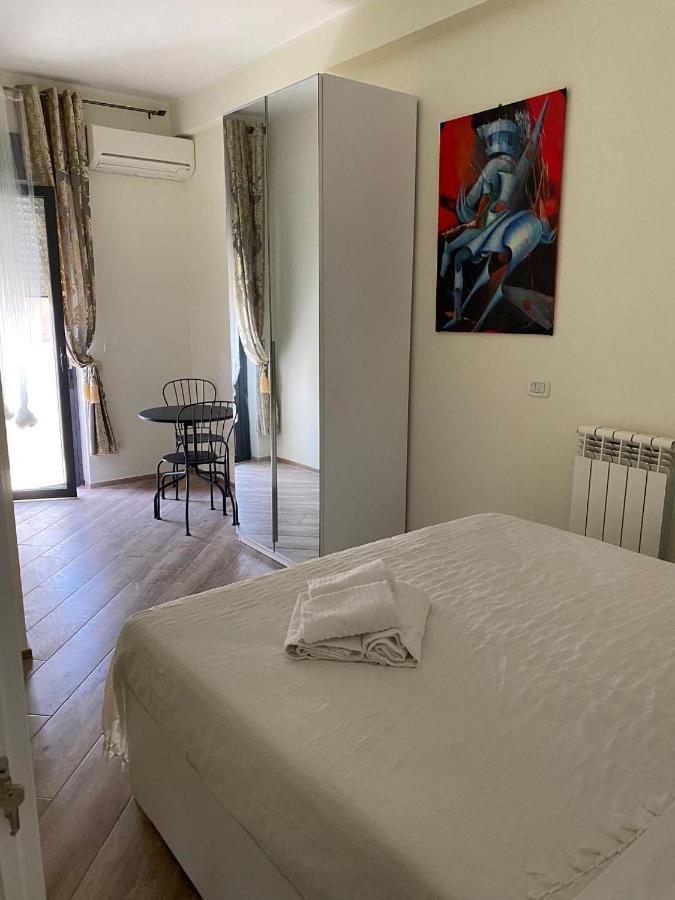 Laviniahouse Nettuno Bed & Breakfast Екстериор снимка